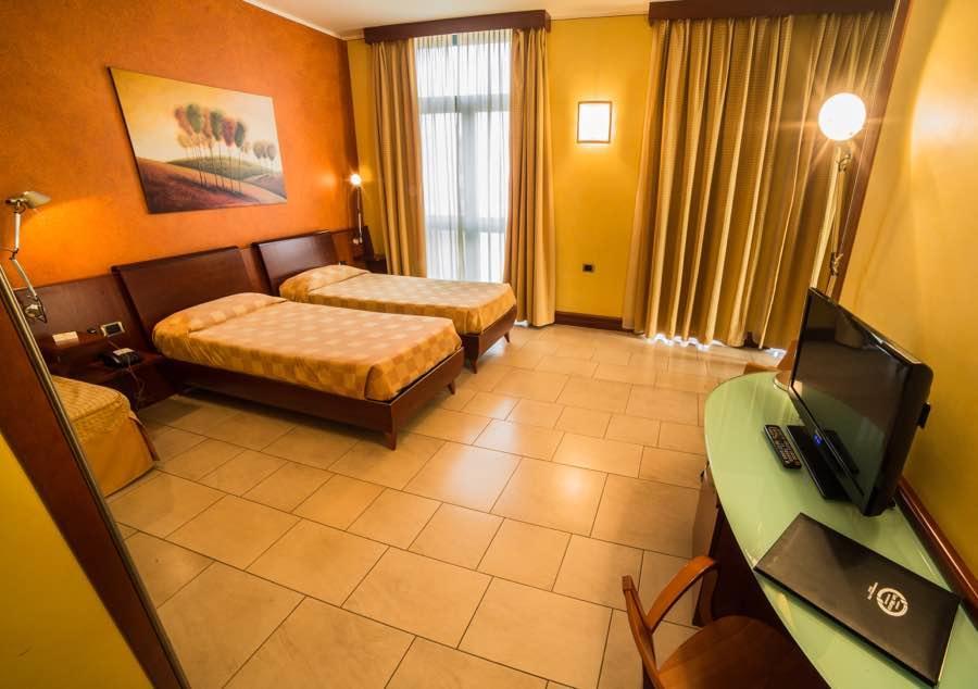 Albergo Ristorante San Marco Carmagnola Bagian luar foto