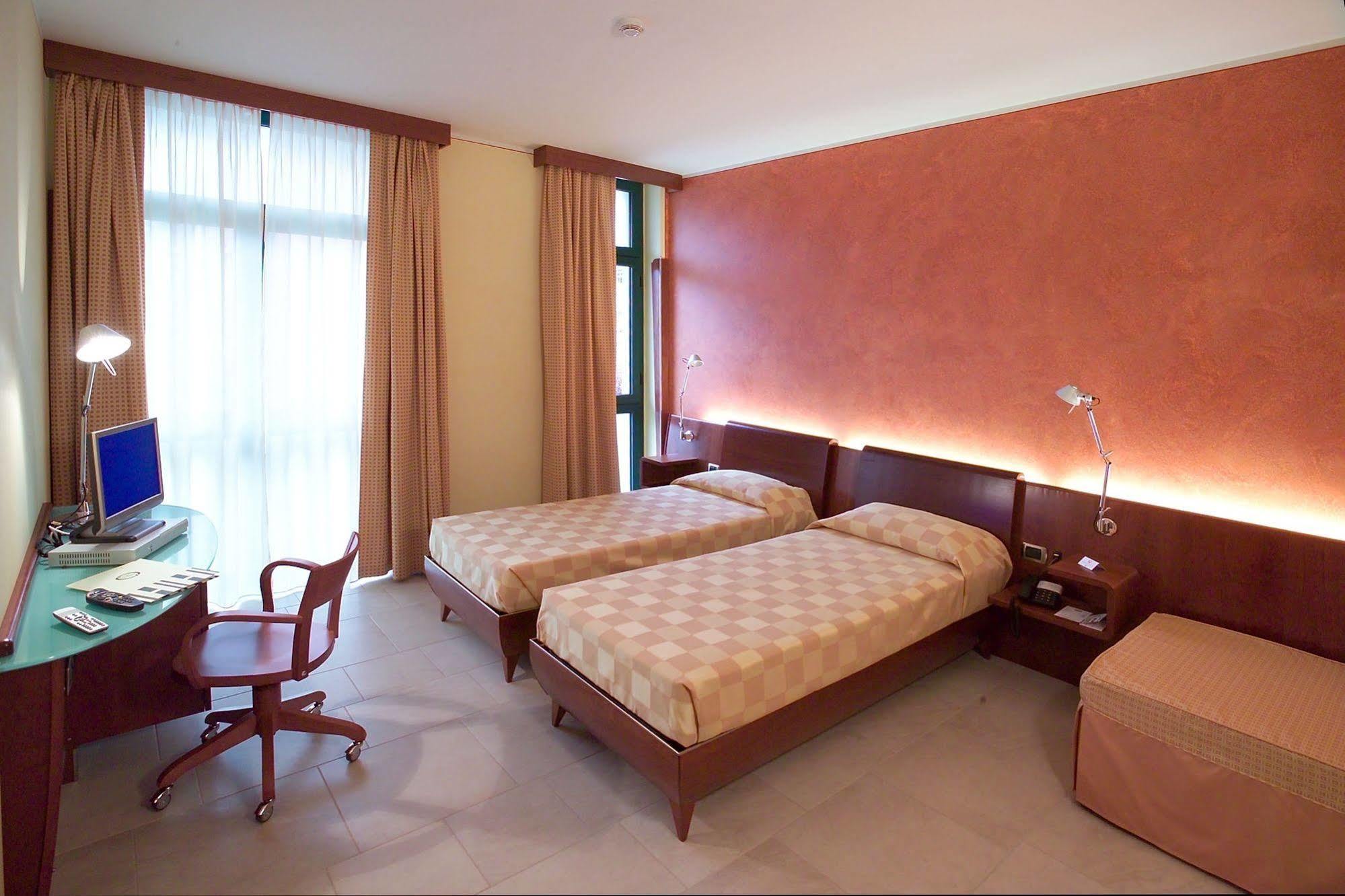 Albergo Ristorante San Marco Carmagnola Bagian luar foto