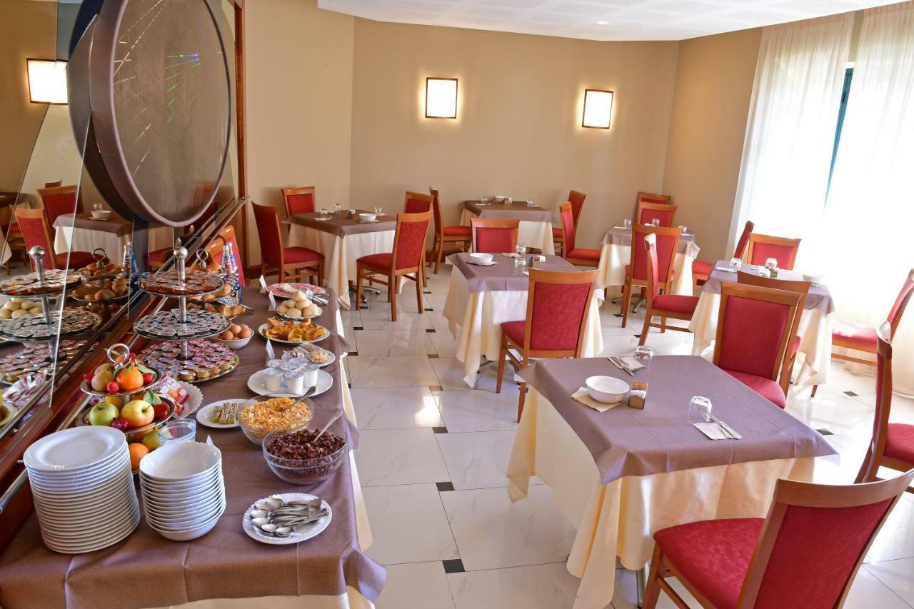 Albergo Ristorante San Marco Carmagnola Bagian luar foto